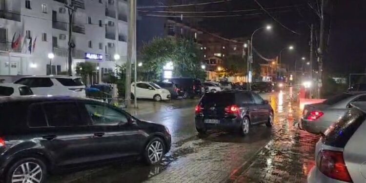 ATENTATI ME DY TË VRARË NË VELIPOJË/ Plumbat kapën edhe kamarierin, autorët pronarë të një hoteli