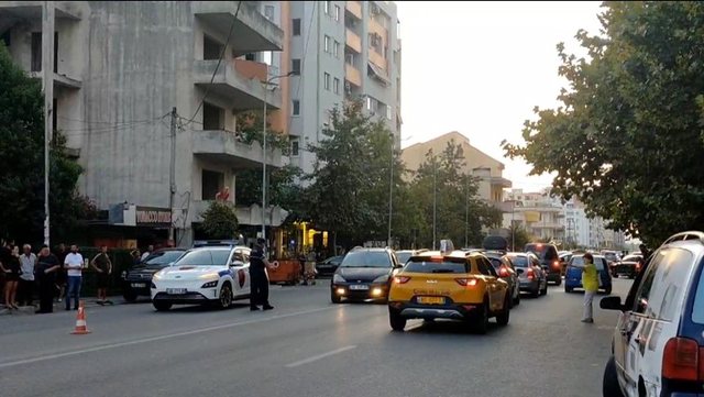 U ZUNË PËR NJË VAJZË/ Plagosje me thikë në Astir, arrestohet autori i ngjarjes (EMRAT)