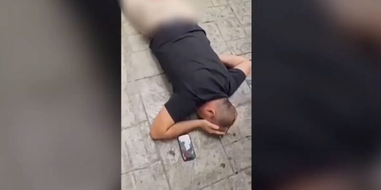 “KËSHTU E PËSON KUSH HYN NË FAMILJE”/ Publikohet VIDEO që efektivi Goxhara i bëri Kostës pasi e plagosi