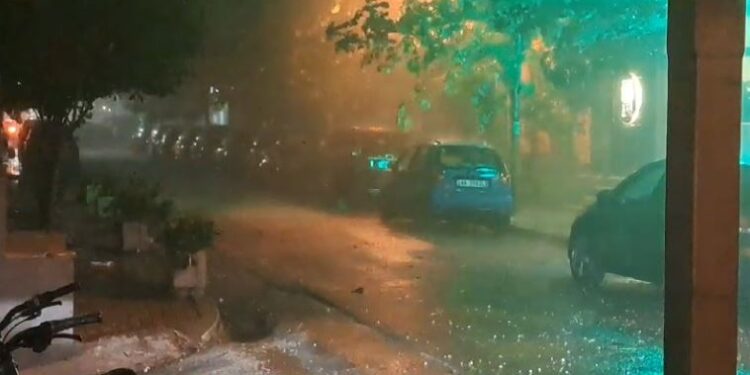 STUHI DHE RESHJE TË DENDURA SHIU/ Policia apel qytetarëve: Kujdes me shpejtësinë