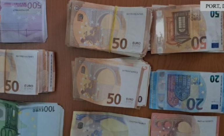 E PËSON KEQ ITALIANI/ Tentoi të kalonte dhjetëra mijëra euro të pa deklaruara në Portin e Durrësit, i kishte fshehur në…