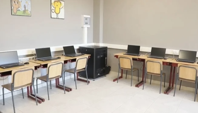 LABORATORË SMART PËR NXËNËSIT NË KLASAT E PARA/ Rama: Kemi instaluar 216 SmartLab