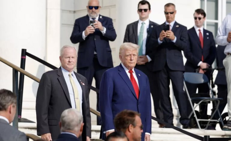 INCIDENT/ Stafi i fushatës së Trump përplaset me zyrtarë në Varrezat Kombëtare të Arlingtonit