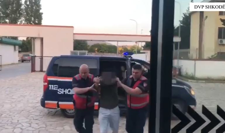 NDODH NË SHKODËR/ Polici i vuri gjobë, shoferi e kundërshton me forcë dhe largohet, arrestohet në banesën e tij