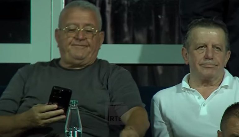 FOTOLAJM/ 7 persona e kërcënuan në shtëpi, Armand Duka shfaqet i buzëqeshur në ‘Niko Dovana’