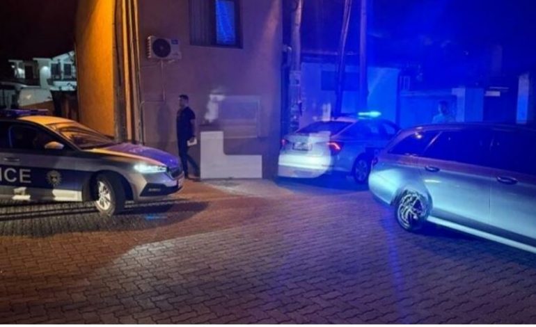 SHPËRTHIM NË PEJË/ Lëndohen dy persona, policia sekuestron 1 kallash e 90 fishekë në vendngjarje
