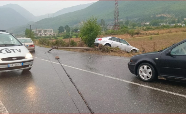 AKSIDENT NË BULQIZË/ Makina përplaset me shtyllën, plagoset rëndë drejtuesi i mjetit