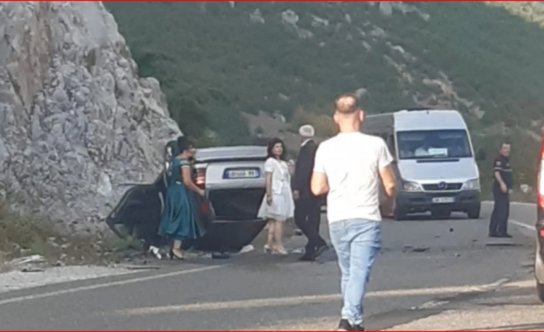 AKSIDENT I RËNDË/ Makina del nga rruga dhe përmbyset, plagoset shoferi dhe një pasagjer