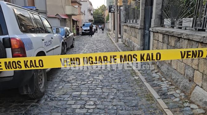 NUK PRANONTE DIVORCIN DHE E DOGJI ME BENZINË BASHKËSHORTEN/ Dalin pamje nga vendgjarja në Korçë