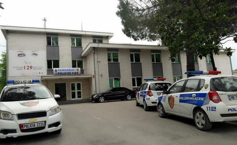 ÇFRAË NDODHI NË FIER? Lëviznin të armatosur dhe me doza kanabisi gati për shitje, arrestohen dy persona