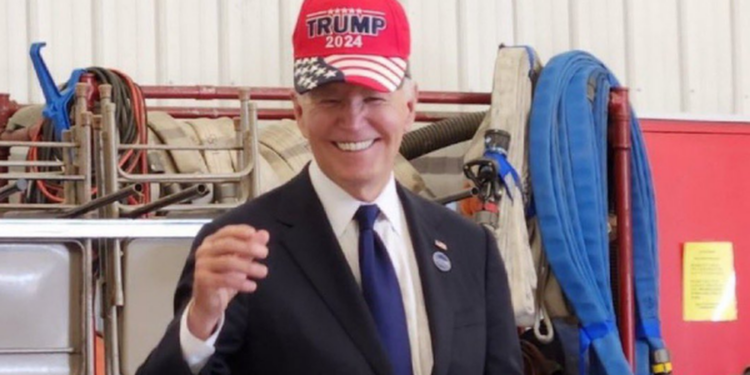 BATUTA ME MBËSHTETçSIT RIVALË/ Biden “bën fushatë” me kapelen e Trump në kokë