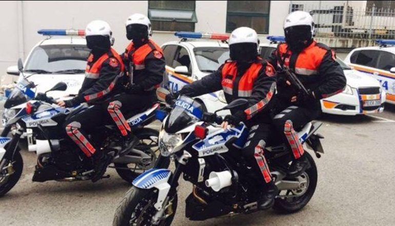 POLICI I SHQIPONJAVE NË KËRKIM PASI QËLLOI DREJT NJË MAKINE/ Zbardhet dëshmia e shoferit: Po shkoja te djali në spital, por s’po më lejonin