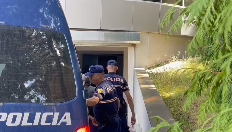ABUZUAN ME FONDET E RINDËRTIMIT/ Arrestohen 5 punonjës të Bashkisë Rrogozhinë! Dhanë dëmshpërblim…