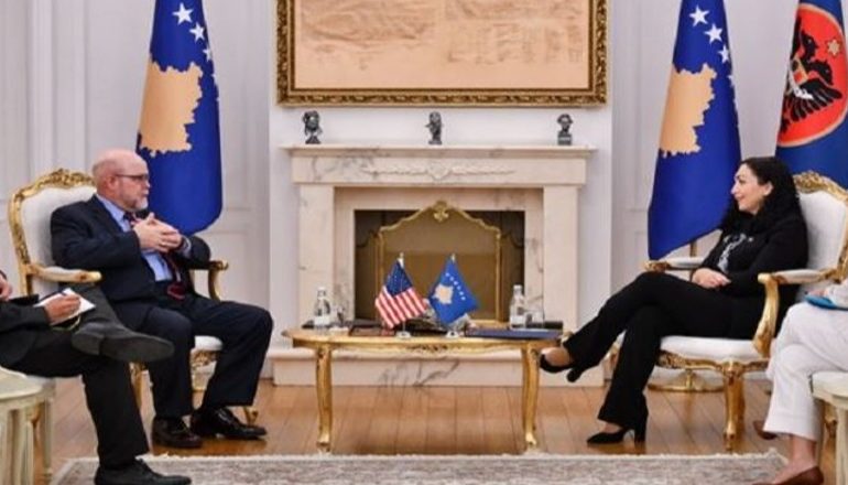 BASHKËPUNIMI KOSOVË-SHBA/ Presidentja Osmani takon ambasadorin e SHBA Hovenier