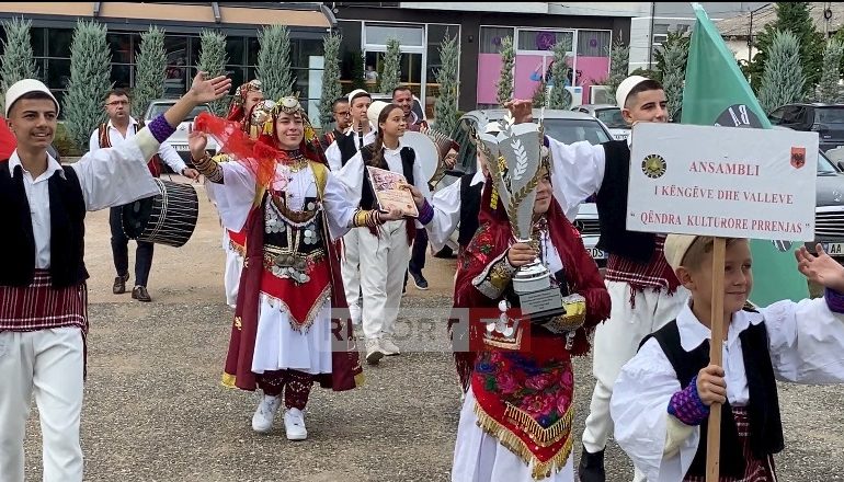 VALLJA E RAJCËS TRIUMFON NË ITALI/ Ansambli i Prrenjasit fiton çmimin e parë në Festivalin Ndërkombëtar të Folklorit