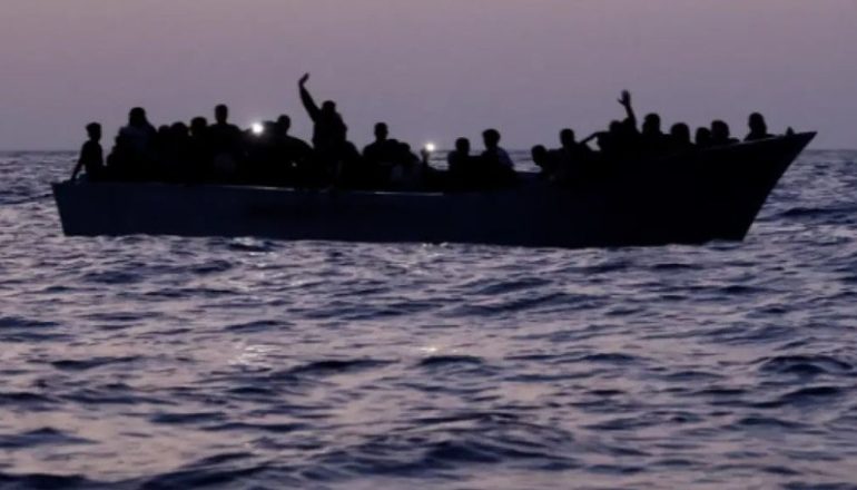 TRAGJEDI NË EGJE/ Mbytet anija me 33 emigrantë midis tyre dhe dy vajza të mitura