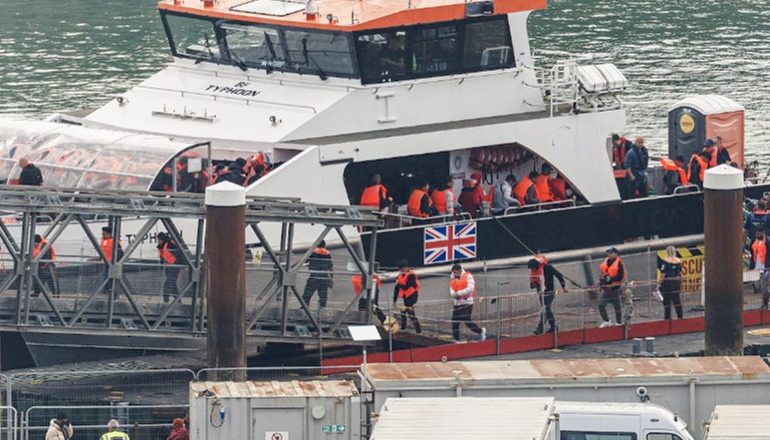 DOKUMENTE FALSE NGA SHQIPËRIA/ Shkatërrohet rrjeti i trafikantëve në Angli. Zbardhet skema si vepronin