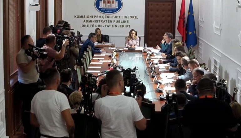 BURGOSJA E ERVIN SALIANJIT/ PD nis “bojkotin” e pjesshëm të komisioneve! Tek “Integrimi’ shkojnë vetëm 2 deputetë të opozitës