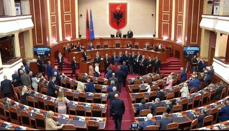 SALIANJI NUK ËSHTË MË DEPUTET/ Spiropali: Të njoftohet KQZ për vakancën e mandatit