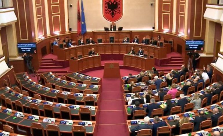ME 73 VOTA PRO/ Miratohet projektligji për punën e detyruar të studentëve të mjekësisë