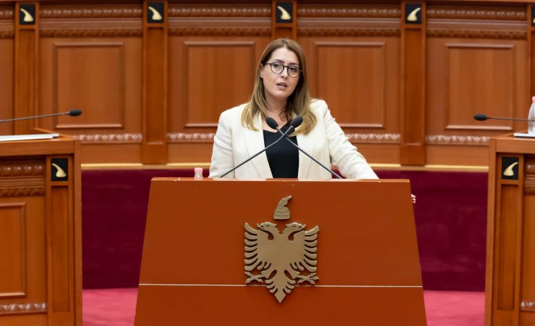 KUVEND/ Manastirliu: Më shumë financim për arsimin, mbështetje për mësuesit dhe infrastrukturën shkollore