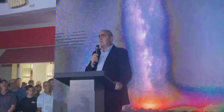“S’JEMI VETËM, KEMI MITSOTAKIS”/ Beleri mban fjalimin e parë pas 15 muajsh në burg