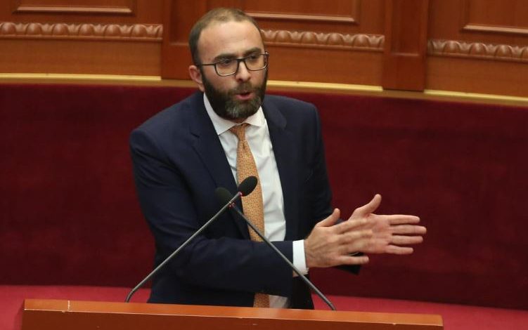 “NË 12 VJET KY PUSHTET, KA DJEGUR SHQIPËRINË”/ Gazment Bardhi në Kuvend: PD do të çojë pensionin minimal 300 euro. Ja prioritetet tona