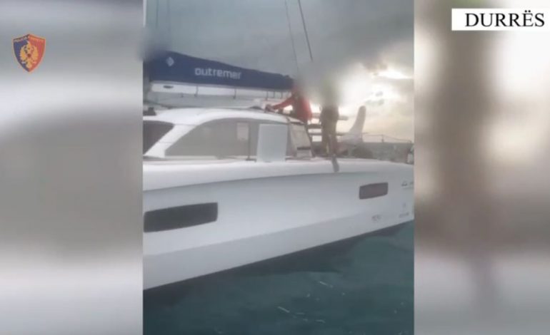 ISHIN NISUR NGA MALI I ZI PËR NË SHQIPËRI/ Mjeti lundrues iu pësoi defekt dhe rrezikonin mbytjen, shpëtohen 4 turistët e huaj