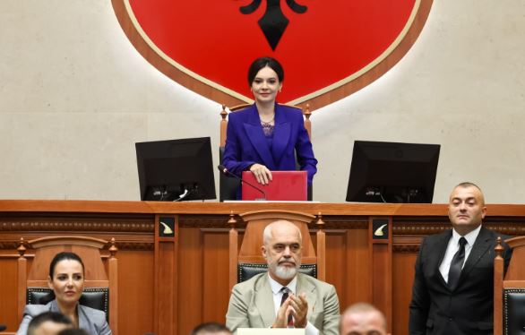 MANDATI I XHAÇKËS/ Spiropali i shkruan Venecias: A mund të detyrohen deputetët që të votojnë në një mënyrë të caktuar?