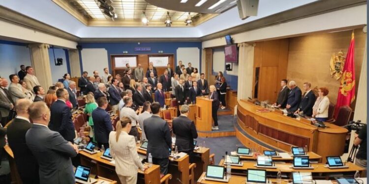 TENSIONE NË MALIN E ZI/ Partitë pro-ruse duan ndryshimin e Kushtetutës, akuzat e opozitës