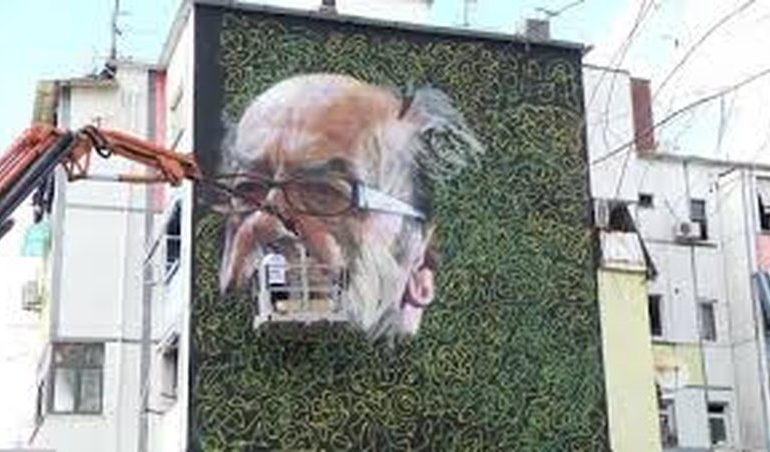 ARTISTI ARGJENTINAS PËJETËSON KADARENË NË MURALE/ K uratori Haliti: Atraksion për të gjithë vizitorët në kryeqytet