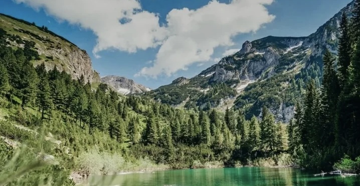 TURIZËM DHE NË VJESHTË/ CNN e rendit Shqipërinë në mesin e 6 destinacioneve ideale për të vijuar pushimet