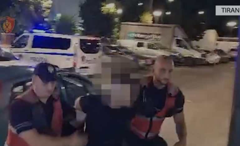 E PËSON KEQ/ Qarkullonte me armë e municion me vete, arrestohet 28-vjeçari në Tiranë