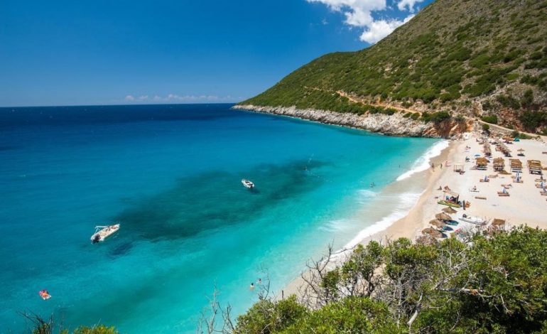 JEHONË TURIZMIT/ Media italiane “TTi Viaggi”: Gjithnjë e më shumë turistë zgjedhin Shqipërinë për pushime