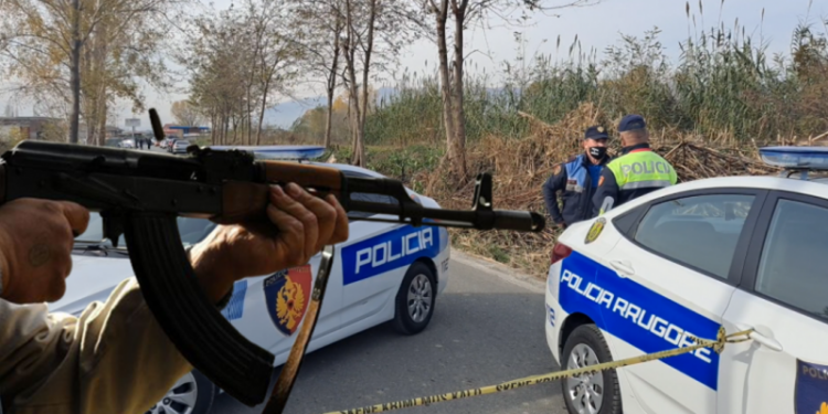 TRONDITET ROSKOVECI/ Vriten me armë dy kushërinjtë, arrestohet autori (EMRAT)