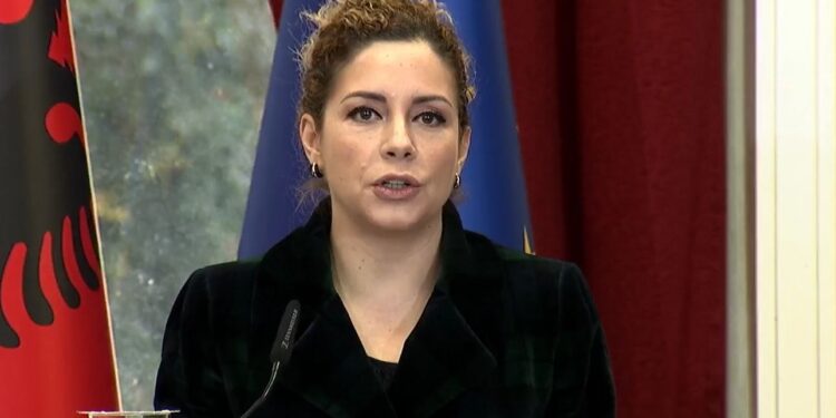VOTIMI NË KUVEND PËR MANDATIN E BASHËS/ Reagon BE: Ky nuk është një hap në drejtimin e duhur