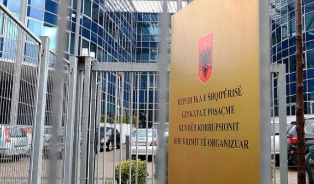 U AKUZUA PËR KORRUPSION PËR PLAZHIN NË KSAMIL/ GJKKO-ja liron ish- shefin e zyrës së Urbanistikës Sarandë