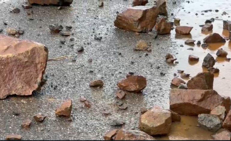MOTI I KEQ/ Rënie gurësh në aksin nacional Burrel- Skuraj