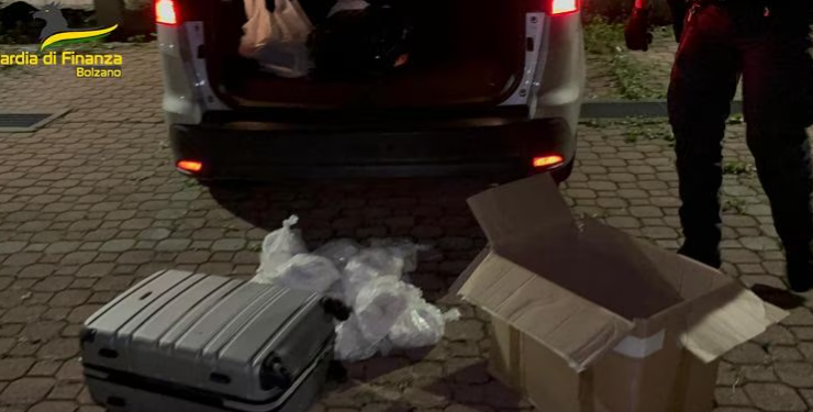 U KAPËN ME 15 KILOGRAM KOKAINË/ Arrestohet 52-vjeçari dhe partnerja e tij! Makina në emrin e një bosi shqiptar në Itali