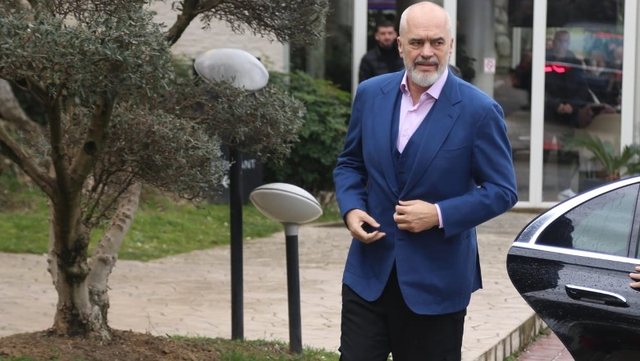 ÇFARË DO DISKUTOHET? Rama mbledh nesër drejtuesit e qarqeve dhe kryetarët e Bashkive