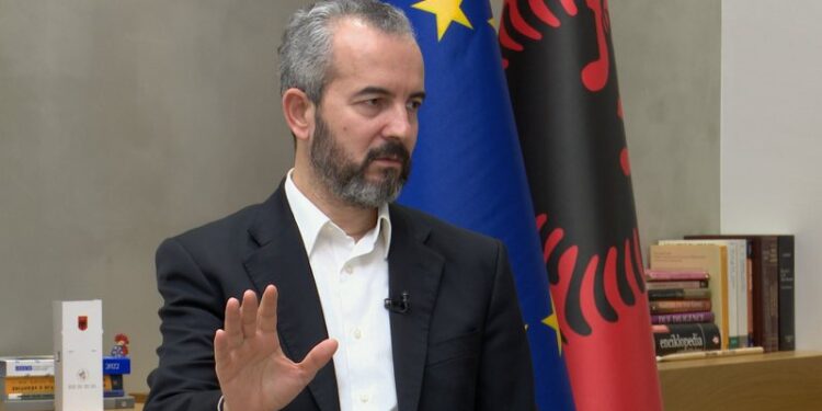“NUK KA KOHË PËR VOTIM ELEKTRONIK NË 6 QARQE”/ Celibashi: Mund të aplikohet maksimumi deri në tre…