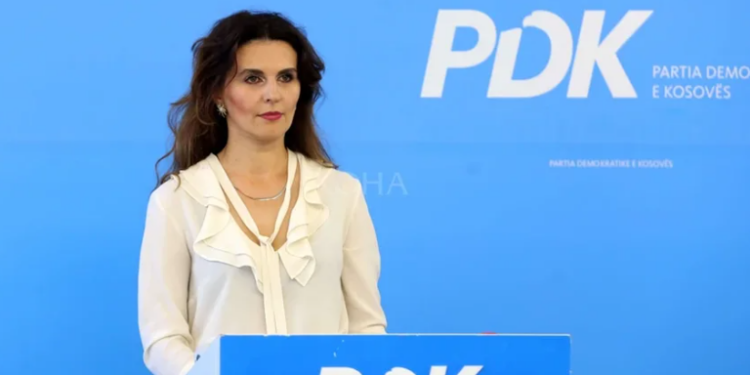 “SERBIA NËNSHKRUAN MARRËVESHJE ME BOTËN NE JEMI TË IZOLUAR”/ Opozita thirrje Kurtit: Kosova është ma e madhe dhe më e rëndësishme se egoja jote