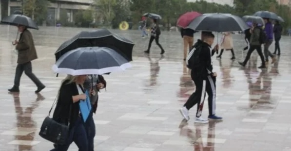 VRANËSIRA DHE RESHJE SHIU NË MESDITË/ Parashikimi i motit për ditën e sotme
