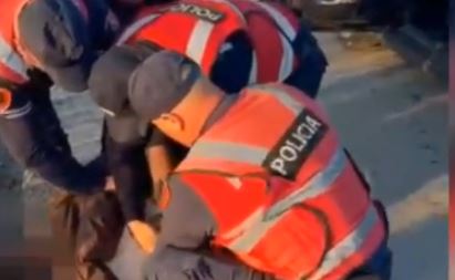 PARANDALOHET NGJARJA KRIMINALE/ Kërcënoi gruan dhe qëlloi në ajër me kallashnikov. Përfundon në pranga 48-vjeçari në Vlorë