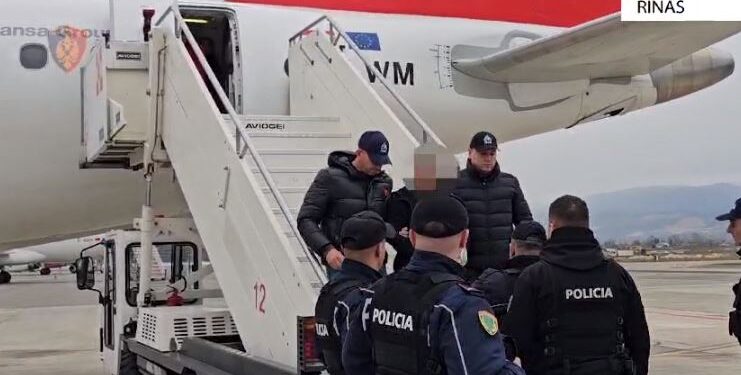 “SHKËMBIMI”/ Sillet në Shqipëri i kërkuari për drogë, dërgohet në Itali grabitësi