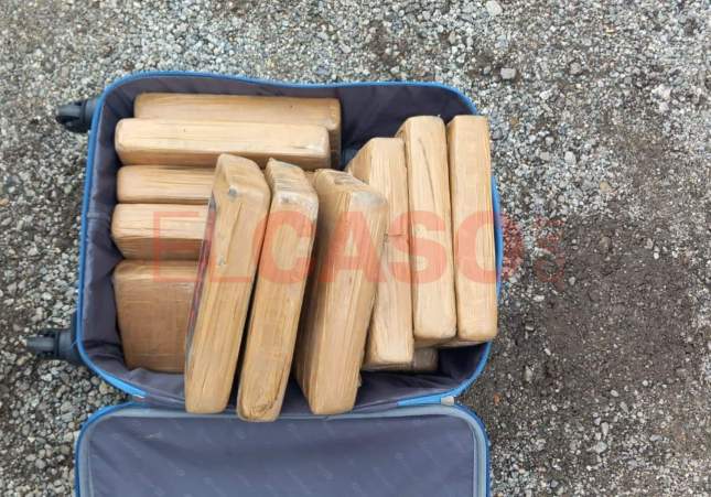 E PËSOJNË KEQ TRE SHQIPTARËT NË SPANJË/ Kapen me 14 kg kokainë në makinë, arrestohen nga policia