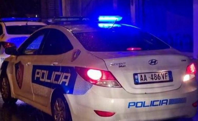 VIDHNIN PARATË E GJOBAVE/ Gjykata lë në burg 22 policët