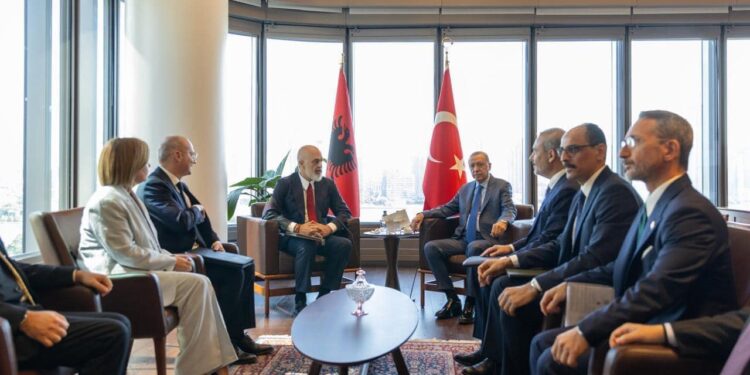 RAMA TAKOHET ME ERDOGAN NË SAMITIN E OKB/ Presidenti turk: Do të vazhdojmë t’i forcojmë lidhjet në të gjitha fushat