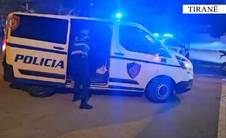 SHISNIN KANABIS NË TIRANË/ Arrestohet 26-vjeçari, e pësojnë dhe dy të tjerë (EMRI)
