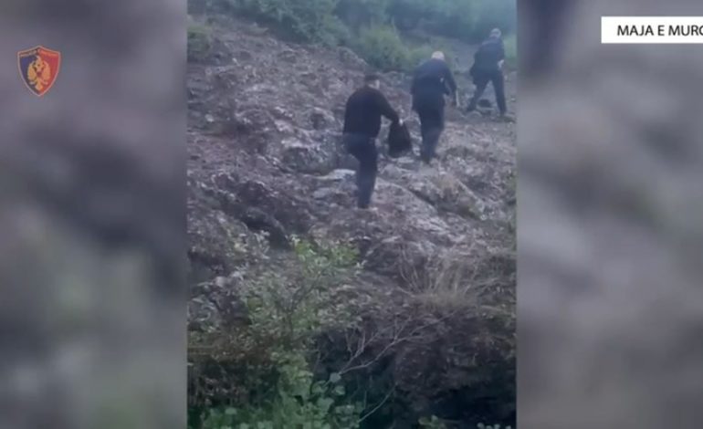 HUMBËN RRUGËN GJATË EKSPLORIMIT NË MAJËN E MURGËS/ Policia ju vjen në ndihmë 8 turistëve nga Holanda